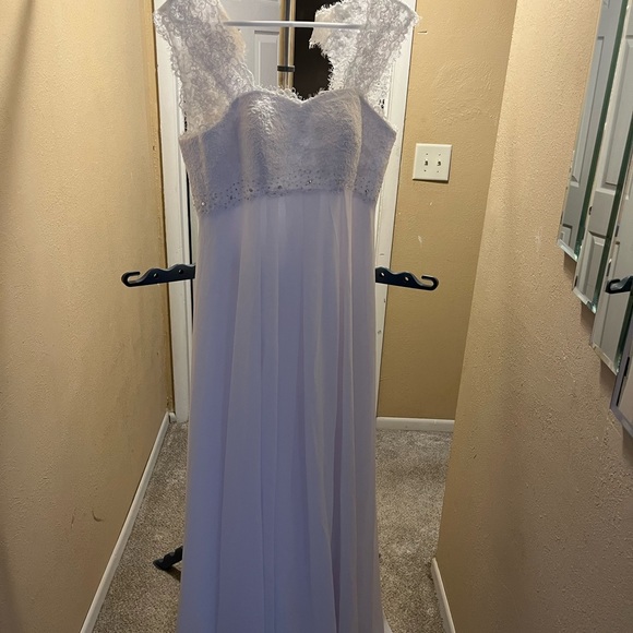 Sleeveless wedding dress size 12 - Picture 6 of 8